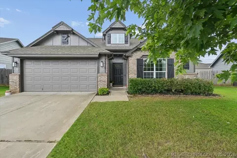 7315 S Laurel Pl, Broken Arrow, OK 74011