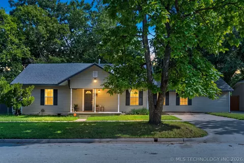 319 W Bryan Ave, Sapulpa, OK 74066