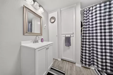 Bath - 804 N 4th St, Jay, OK 74346 photo 1 of 2