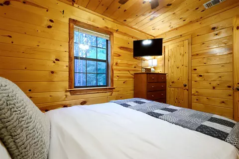 Bedroom - 609 Canoe Rd, Broken Bow, OK 74728 photo 12 of 14