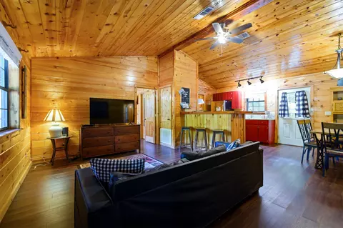 Living - 609 Canoe Rd, Broken Bow, OK 74728 photo 3 of 7