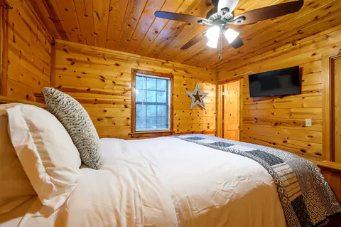 Bedroom - 609 Canoe Rd, Broken Bow, OK 74728 photo 13 of 14