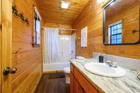 Bath - 609 Canoe Rd, Broken Bow, OK 74728 photo 7 of 9