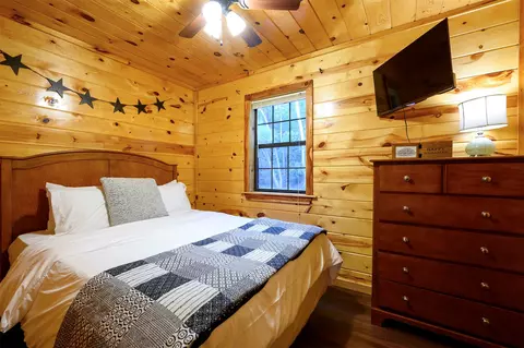Bedroom - 609 Canoe Rd, Broken Bow, OK 74728 photo 10 of 14