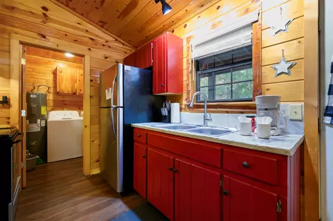 Kitchen - 609 Canoe Rd, Broken Bow, OK 74728 photo 7 of 8