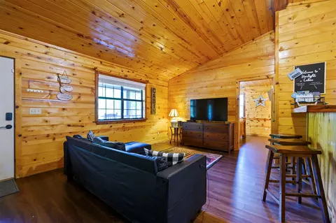 Living - 609 Canoe Rd, Broken Bow, OK 74728 photo 4 of 7