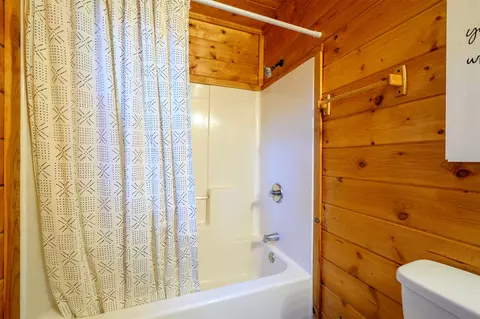 Bath - 609 Canoe Rd, Broken Bow, OK 74728 photo 8 of 9