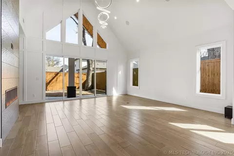 Living - 1029 E 38th Pl, Tulsa, OK 74105 photo 3 of 8