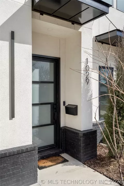 Exterior - 1029 E 38th Pl, Tulsa, OK 74105 photo 5 of 9