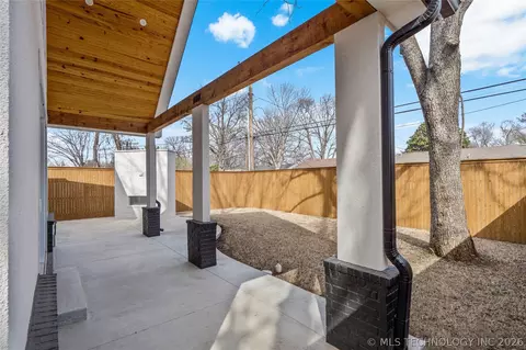 Exterior - 1029 E 38th Pl, Tulsa, OK 74105 photo 6 of 9