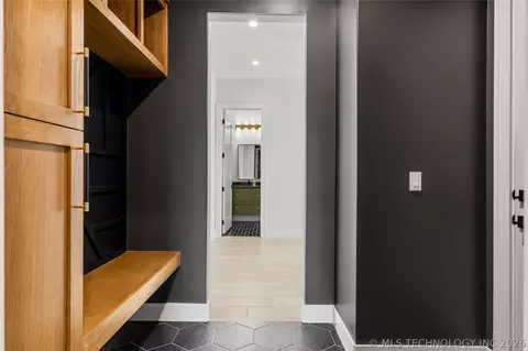 Entry Way - 1029 E 38th Pl, Tulsa, OK 74105 photo 4 of 7