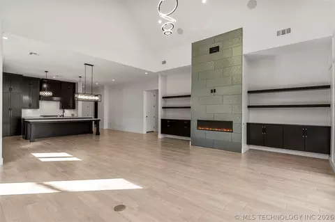Living - 1029 E 38th Pl, Tulsa, OK 74105 photo 6 of 8