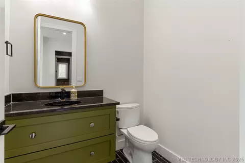 Bath - 1029 E 38th Pl, Tulsa, OK 74105 photo 7 of 13