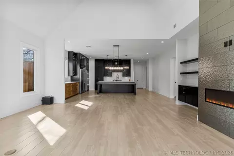 Living - 1029 E 38th Pl, Tulsa, OK 74105 photo 7 of 8