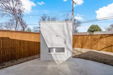 Exterior - 1029 E 38th Pl, Tulsa, OK 74105 photo 8 of 9