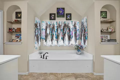 Bath - 1825 E Laredo St, Broken Arrow, OK 74012 photo 1 of 4