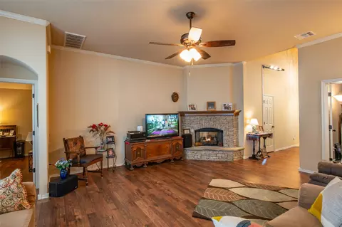 Living - 1825 E Laredo St, Broken Arrow, OK 74012 photo 3 of 3