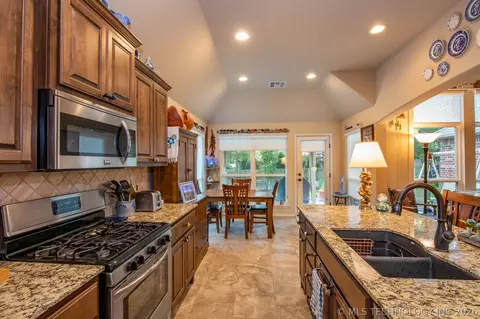 Kitchen - 1825 E Laredo St, Broken Arrow, OK 74012 photo 1 of 1
