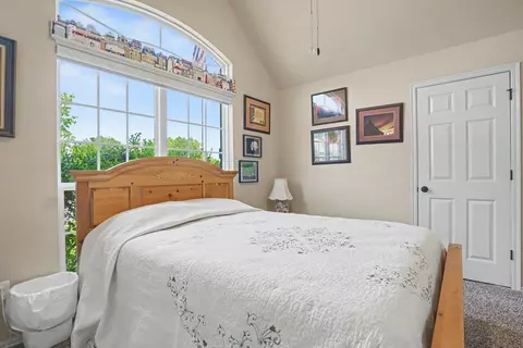 Bedroom - 1825 E Laredo St, Broken Arrow, OK 74012 photo 4 of 4