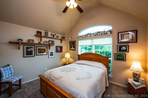 Bedroom - 1825 E Laredo St, Broken Arrow, OK 74012 photo 2 of 2