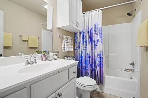 Bath - 1825 E Laredo St, Broken Arrow, OK 74012 photo 4 of 4