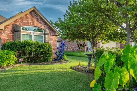 Exterior - 1825 E Laredo St, Broken Arrow, OK 74012 photo 3 of 6