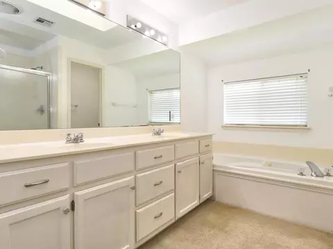 Bath - 5117 E 77th St, Tulsa, OK 74136 photo 2 of 4