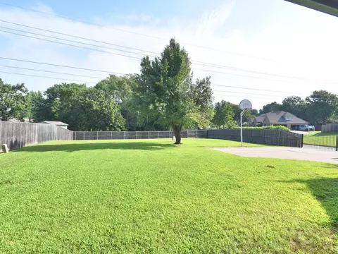 Exterior - 5117 E 77th St, Tulsa, OK 74136 photo 3 of 8