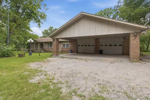 23212 W Coyote Trl, Sand Springs, OK 74063
