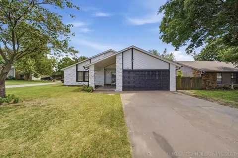 Exterior - 1370 E 139th Pl, Glenpool, OK 74033 photo 4 of 7