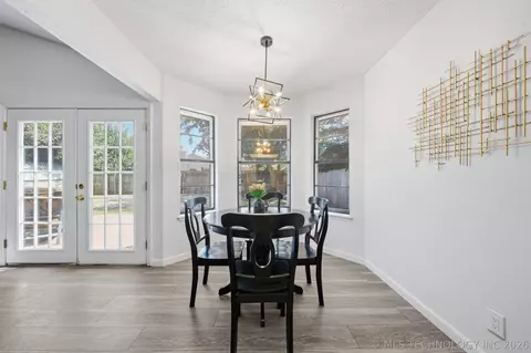 Dining - 1370 E 139th Pl, Glenpool, OK 74033 photo 1 of 2