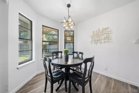 Dining - 1370 E 139th Pl, Glenpool, OK 74033 photo 2 of 2