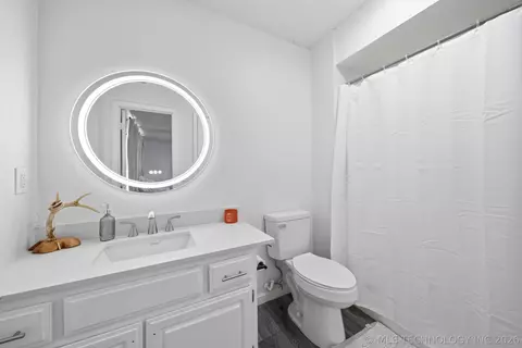 Bath - 1370 E 139th Pl, Glenpool, OK 74033 photo 1 of 2