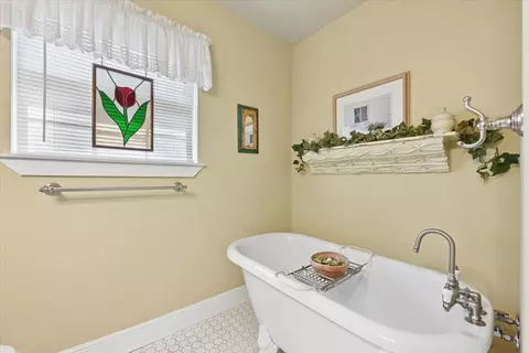 Bath - 2115 E 17th Pl, Tulsa, OK 74104 photo 4 of 4