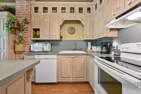 Kitchen - 2115 E 17th Pl, Tulsa, OK 74104 photo 4 of 5
