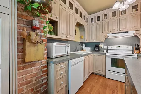 Kitchen - 2115 E 17th Pl, Tulsa, OK 74104 photo 3 of 5