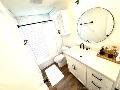 Bath - 119402 S 4214 Loop, Eufaula, OK 74432 photo 1 of 2