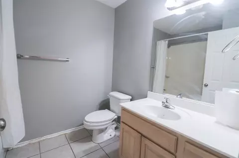 Bath - 7129 E 81st St, Tulsa, OK 74133 photo 2 of 5