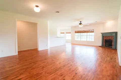 Living - 7129 E 81st St, Tulsa, OK 74133 photo 2 of 3