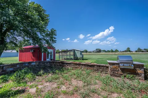 Exterior - 103 E Lakeview Ct, Tecumseh, OK 74873 photo 3 of 6