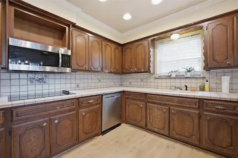 Kitchen - 103 E Lakeview Ct, Tecumseh, OK 74873 photo 2 of 3
