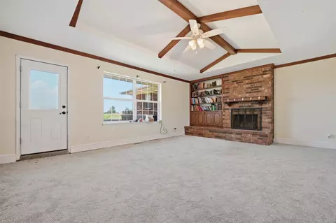 Living - 103 E Lakeview Ct, Tecumseh, OK 74873 photo 3 of 4