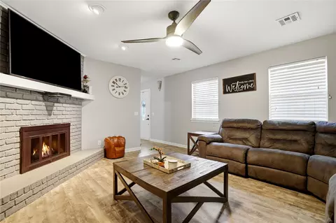Living - 1502 N 3rd Ave, Warner, OK 74469 photo 1 of 2