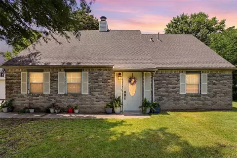 1502 N 3rd Ave, Warner, OK 74469