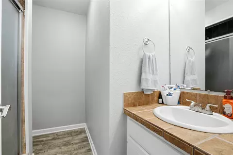 Bath - 1502 N 3rd Ave, Warner, OK 74469 photo 1 of 2