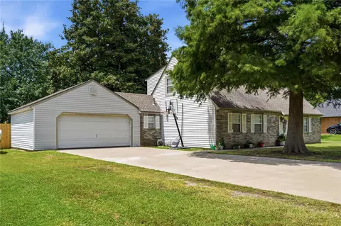 Exterior - 1502 N 3rd Ave, Warner, OK 74469 photo 2 of 6