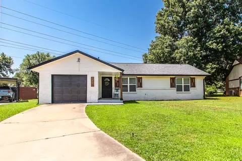 1009 W 19th St, Claremore, OK 74017