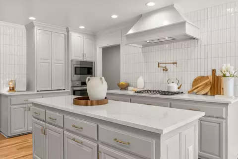 Kitchen - 2819 E 37th Pl, Tulsa, OK 74105 photo 8 of 9