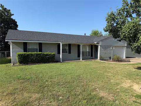 1215 Wade Wells Dr, Henryetta, OK 74437