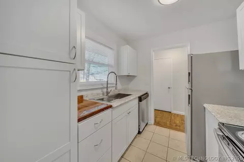 Kitchen - 8928 E 4th St, Tulsa, OK 74112 photo 1 of 3